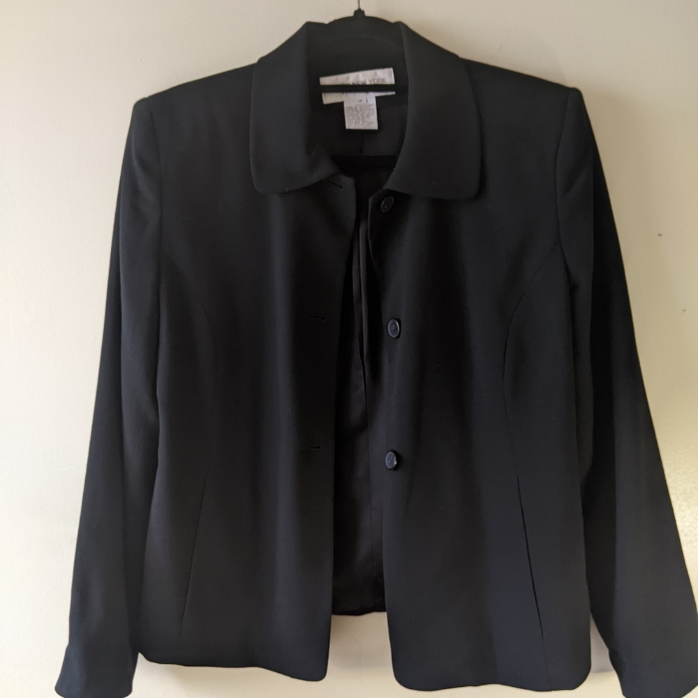 Jones New York Essentials  Size: 8  Color: black